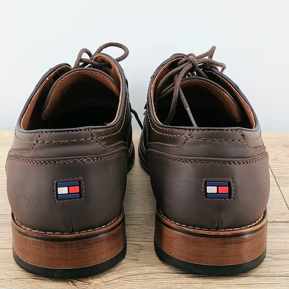 Tommy Hilfiger Banly Men Size 8.5 Brown PU Leather Dress Shoes Cap Toe Oxford